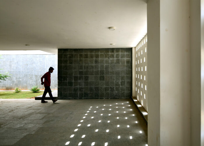 spav_school_of_planning_and_architecture_vijayawada_housing_mobile_offices_05_patterns_of_light_and_shadow_through_the_screens