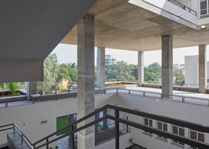spav_school_of_planning_and_architecture_vijayawada_institute_mobile_offices_14_view_from_the_double_helical_stairs