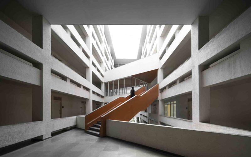 vjti_veermata_Jijabai_technological_institute_mumbai_student_housing_mobile_offices_07_staircase vjti_veermata_Jijabai_technological_institute_mumbai_student_housing_mobile_offices_07_staircase